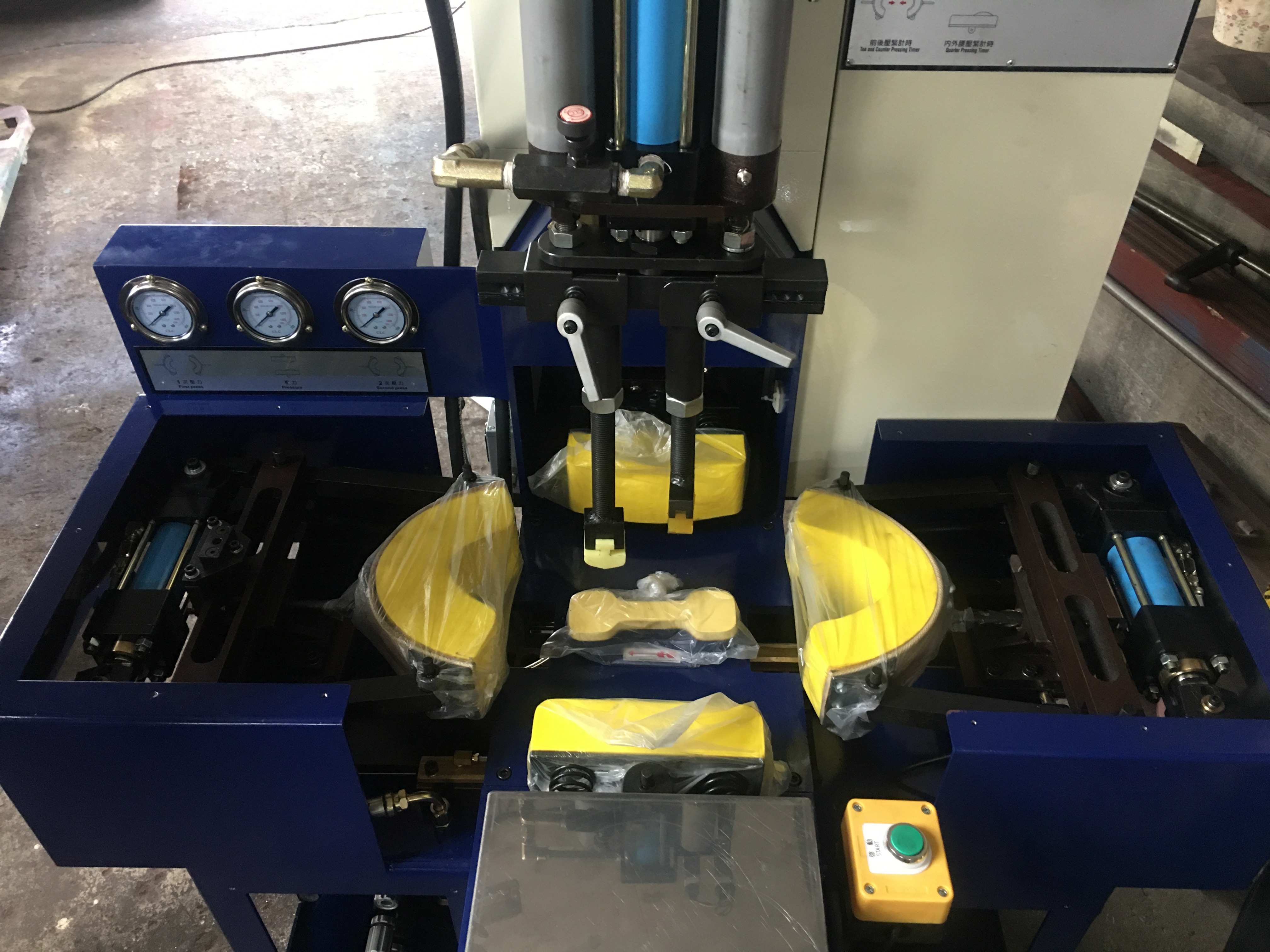 新型自動油壓膠邊成型機